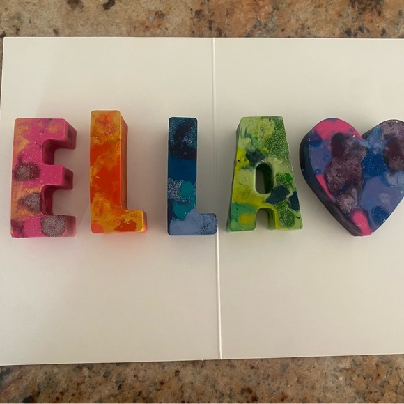 Crayons!!! - Picture 5 of 6